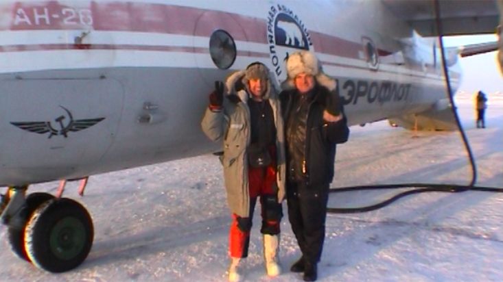 Base polar en la isla de Sredny - Expedición Polo Norte Geográfico - 2002