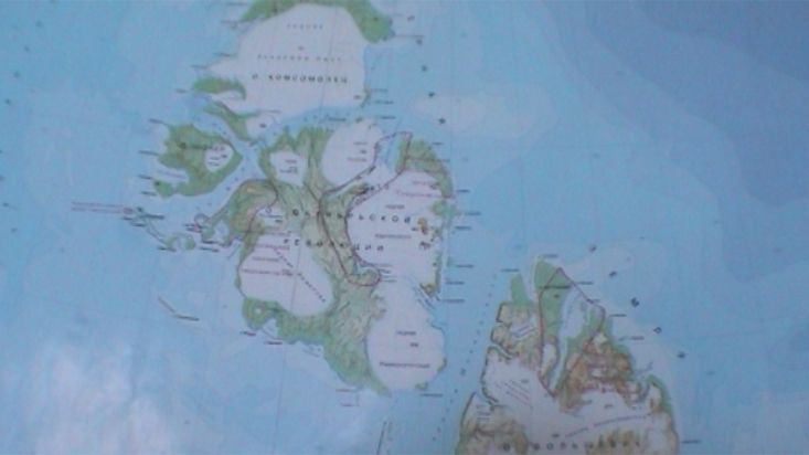 Víktor Serov explica las islas siberianas - Expedición Polo Norte Geográfico - 2002