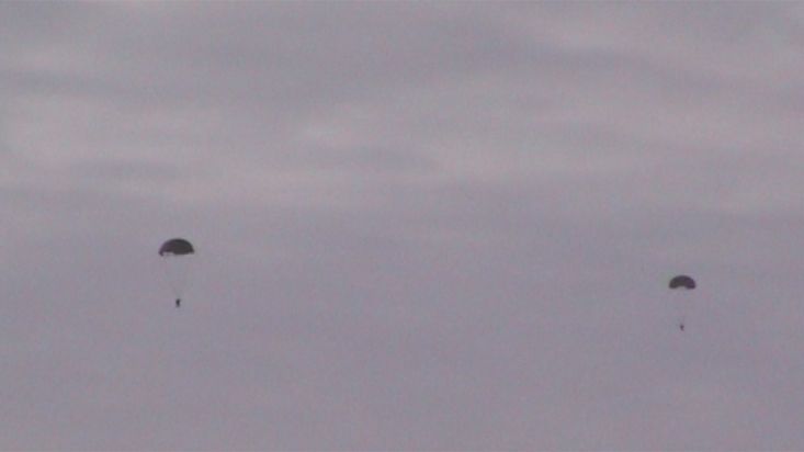 Paracaidistas en Khtanga - Expedición Polo Norte Geográfico - 2002