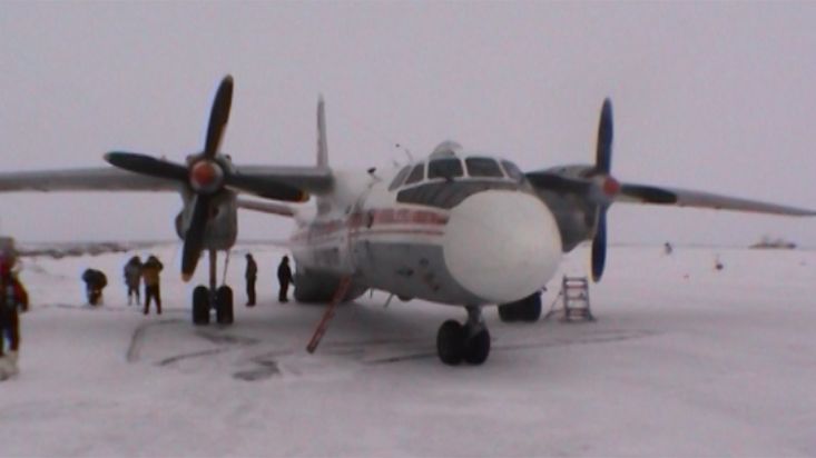 Vuelo al Océano Ártico desde el norte de Siberia en un avión de la URSS
