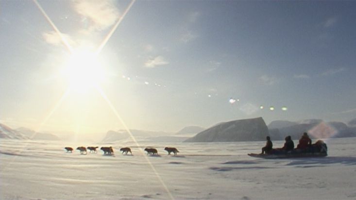 Atardecer en los trineos de perros hacia Qikiqtarjuaq - Expedición Nanoq 2007