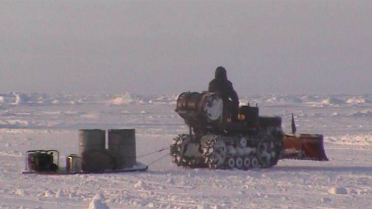 En la pista de aterrizaje de la base Barneo - Expedición Polo Norte Geográfico - 2002