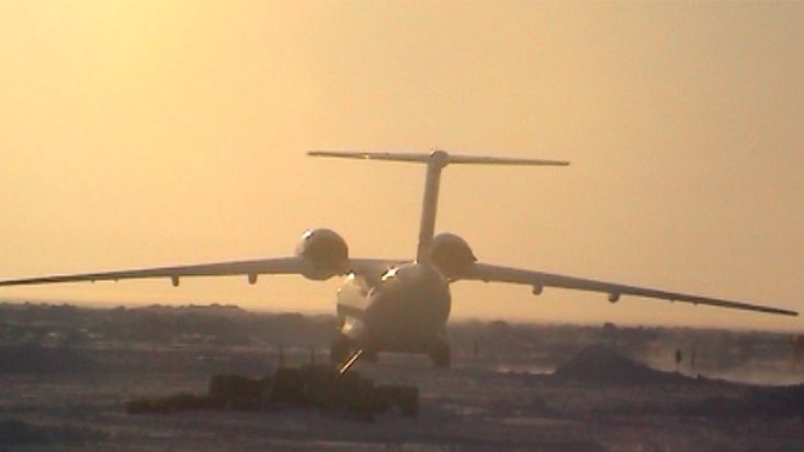 Aterrizaje de un avión Antonov en la base Barneo - Expedición Polo Norte Geográfico - 2002