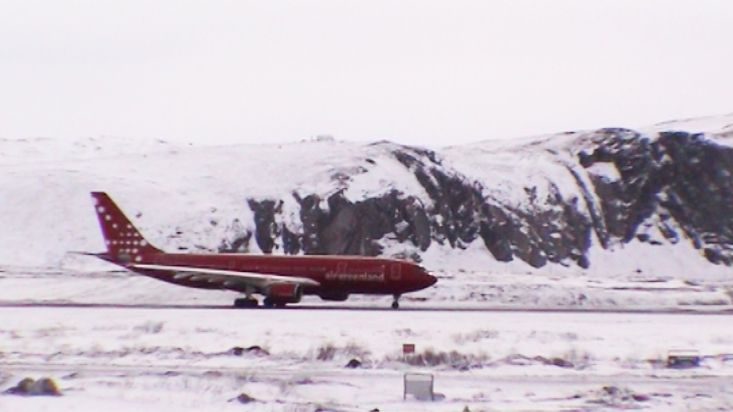 Despegue de un Airbus 360 desde el aeropuerto de Kangerlussuak - Expedición Thule - 2004