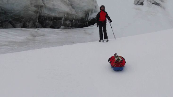Bajada de los trineos del Barnes - Expedición al Casquete polar  Barnes - 2012