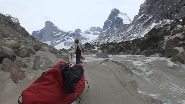 En los bancales de arena cerca del puente destruido del río Weasel - Expedición al Casquete Polar Penny - 2009