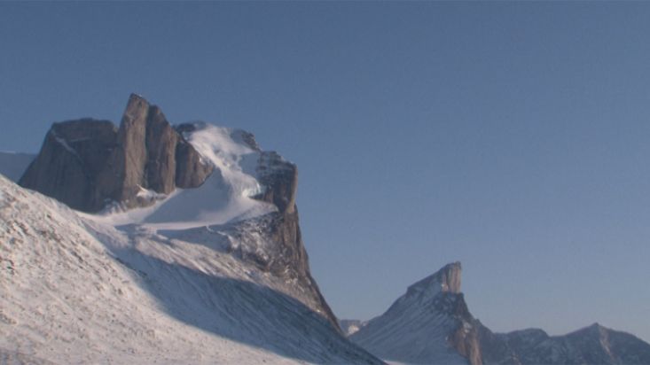 Vista del pico Breidablik y del Thor - Expedición al Casquete Polar Penny - 2009