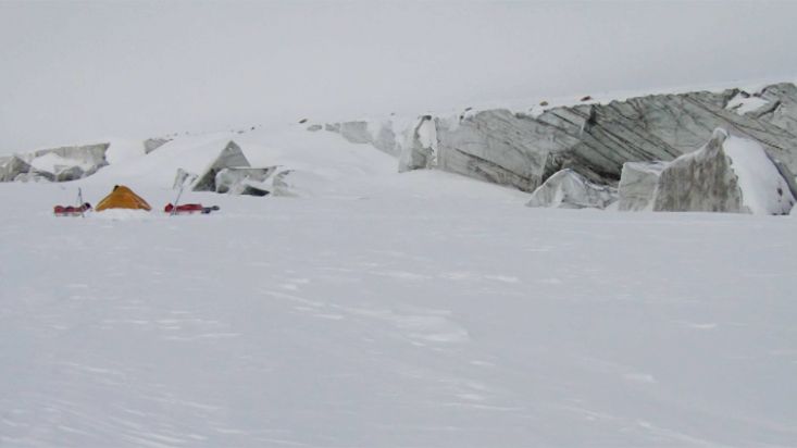 Campamento al final de la travesía del Barnes - Expedición al Casquete polar Barnes - 2012
