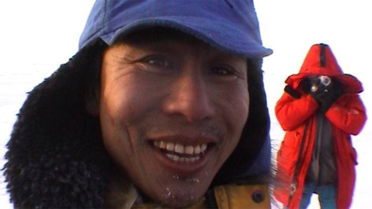 Deseando suerte a un expedicionario chino - Expedición Polo Norte Geográfico - 2002