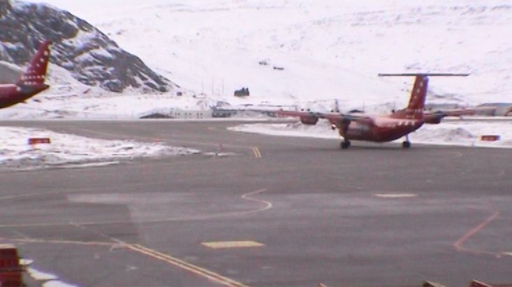 Despegue de un Dash 8 desde el aeropuerto de Kangerlussuak - Expedición Thule - 2004