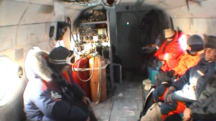 Dentro del helicóptero polar - Expedición Polo Norte Geográfico - 2002
