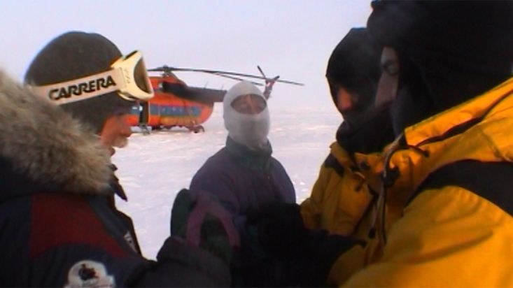 Despedida de los expedicionarios - Expedición Polo Norte Geográfico - 2002