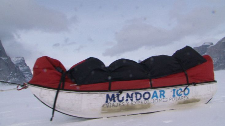 Esquiando hacia el Polar Sun Spire - Expedición Sam Ford Fiord 2010
