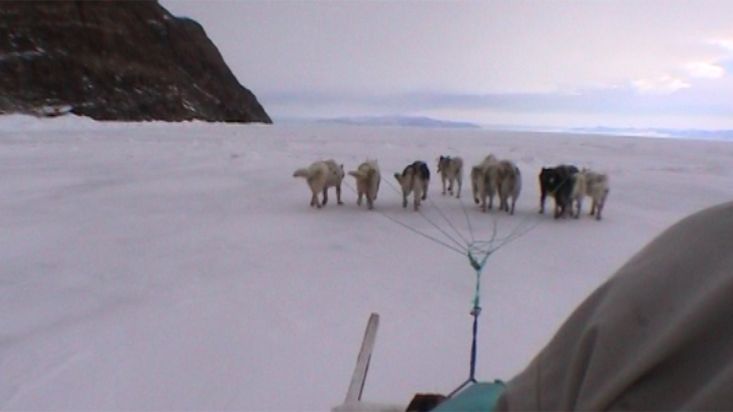 En trineo de perros hacia la isla de Josephine Peary - Expedición Thule - 2004