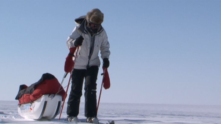 Ingrid esquiando en la llanura polar - Expedición al Casquete Polar Penny - 2009