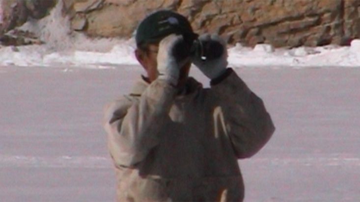 Manumina observando la costa - Expedición Thule - 2004