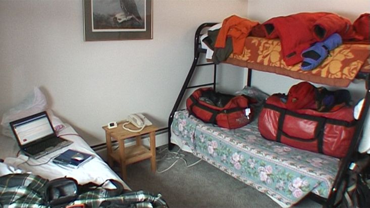 Material de expedición en el hotel de Arctic Bay - Expedición Nanoq 2007