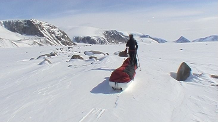 Esquiando hacia el Norman glacier - Expedición al Casquete Polar Penny - 2009