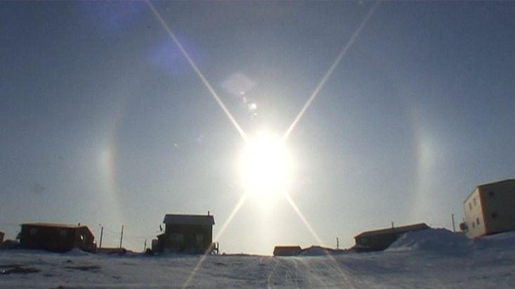 El fenómeno luminoso conocido como parelio en Cambridge Bay - Expedición Nanoq 2007