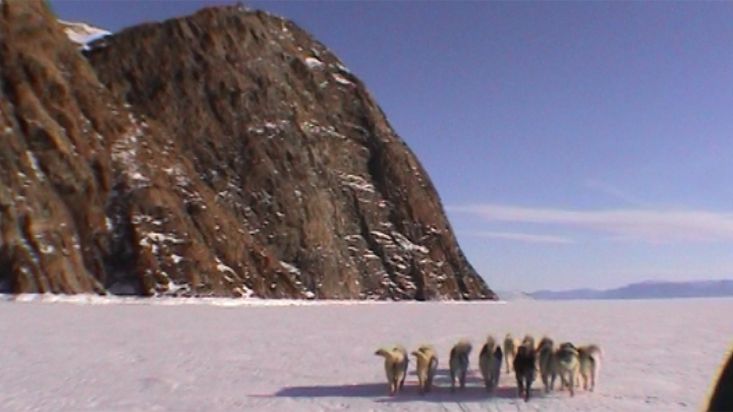 Llegando a la isla de Josephine Peary - Expedición Thule - 2004