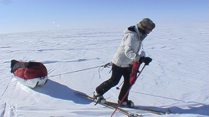 Ingrid esquiando en el plateau glaciar - Expedición al Casquete Polar Penny - 2009