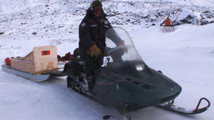 Inuit regresando a Qikiqtarjuaq desde el Akshayuk Pass