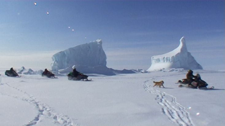 Regreso en motonieve a las cabañas Inuit de la isla de Devon - Expedición Nanoq 2007