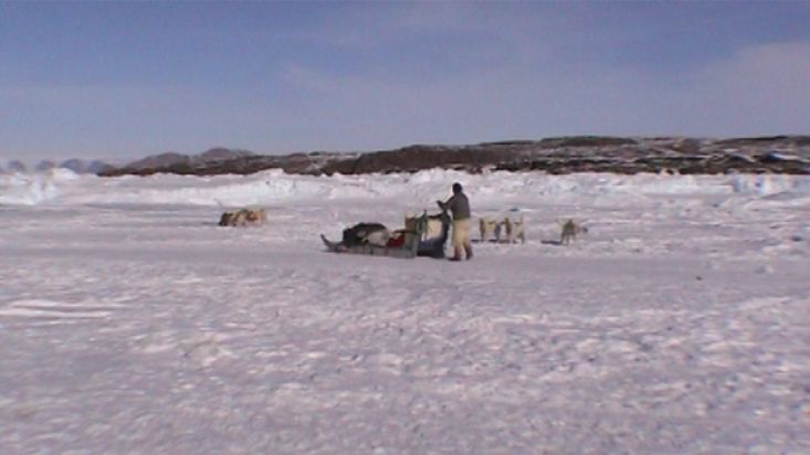 José Naranjo explica la ruta hacia Qeqertarssuaq - Expedición Thule - 2004