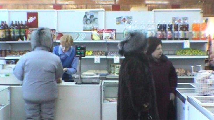 Un supermercado en la población siberiana de Khatanga - Expedición Polo Norte Geográfico - 2002