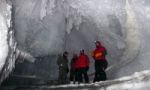 Svalbard bajo la aurora boreal