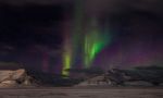 Svalbard bajo la aurora boreal